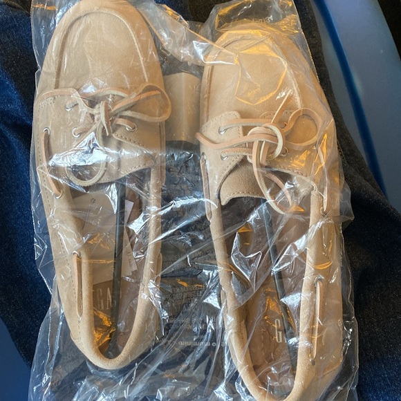 GAP Suede Boat Shoes NWT - Picture 10 of 10